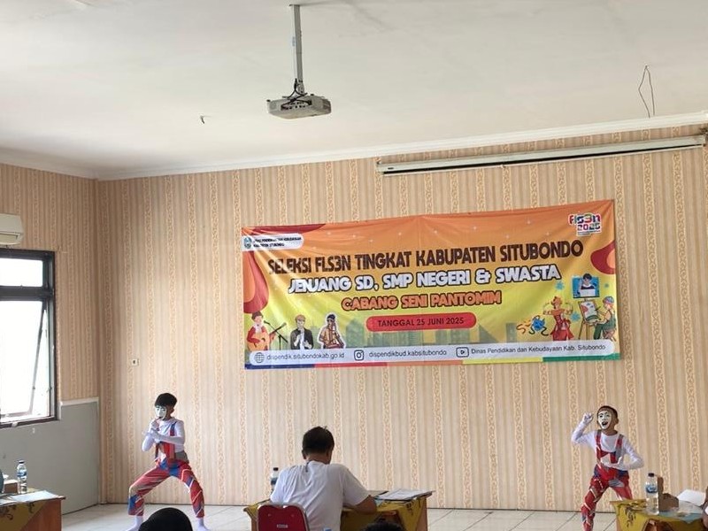 Pantomim "Celengan untuk Ibu": Perjuangan Fahri dan Alvin di Ajang FLS2N Tingkat Kabupaten