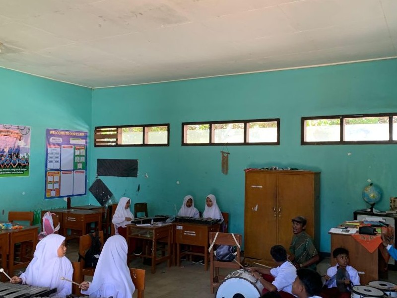Kegiatan Latihan Ekstrakurikuler Drumband di SD Negeri 4 Semambung